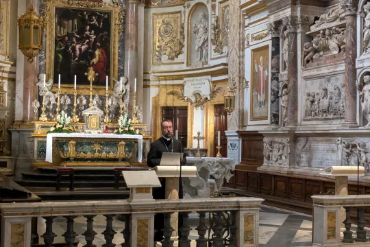 Biskop Fredrik Hansen holder foredrag i kirken Santa Maria dell'Anima i Roma