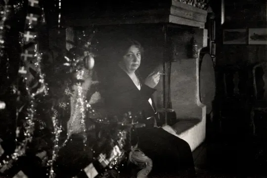 Bilde av Sigrid Undset i sitt hjem Bjerkebæk 