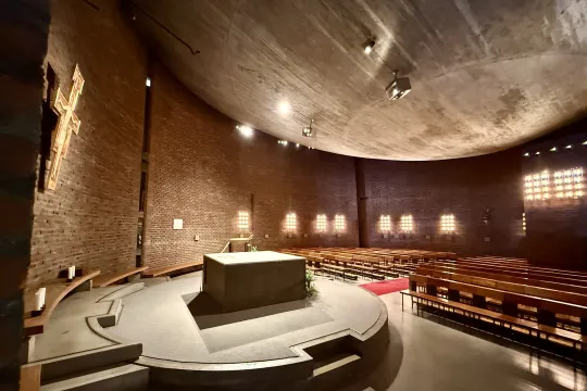 Kirkerommet i St. Hallvard kirke, Oslo. 