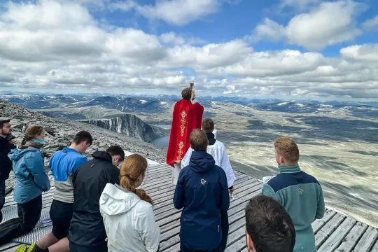 MESSEFEIRING 2286 METER OVER HAVET