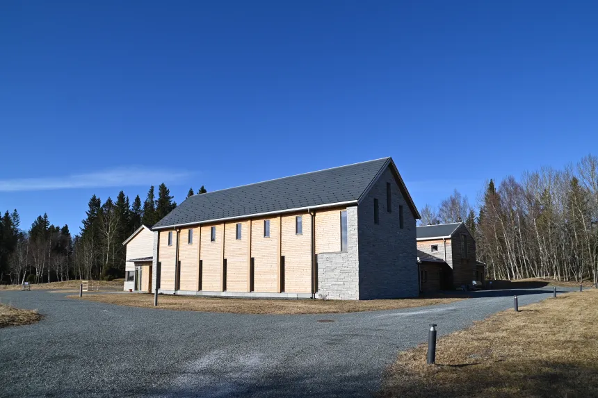 Utsiden av Munkeby Mariakloster