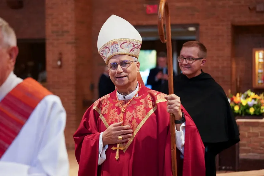 Kardinal Robert Prevost feirer messe i St. Jude i New Lenox, Illinois
