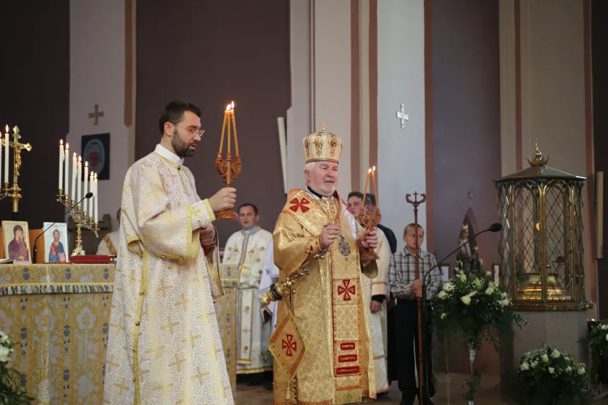 P. Myron og en ukrainsk biskop feirer bysantinsk liturgi i St. Olav i Oslo