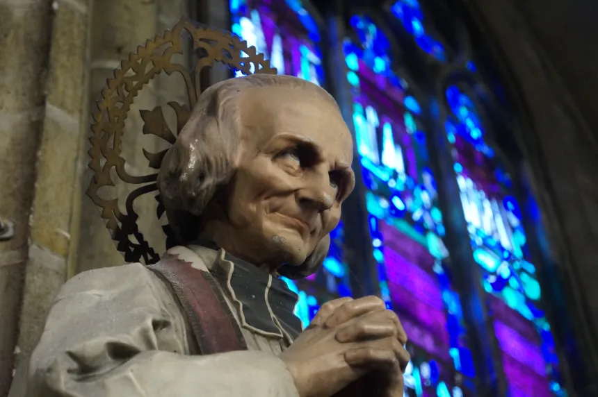 Statue av den hellige Johannes Maria Vianney