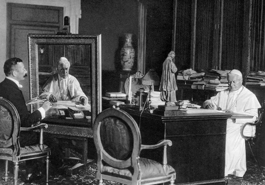 Pave Pius X blir malt i sitt studerkammer
