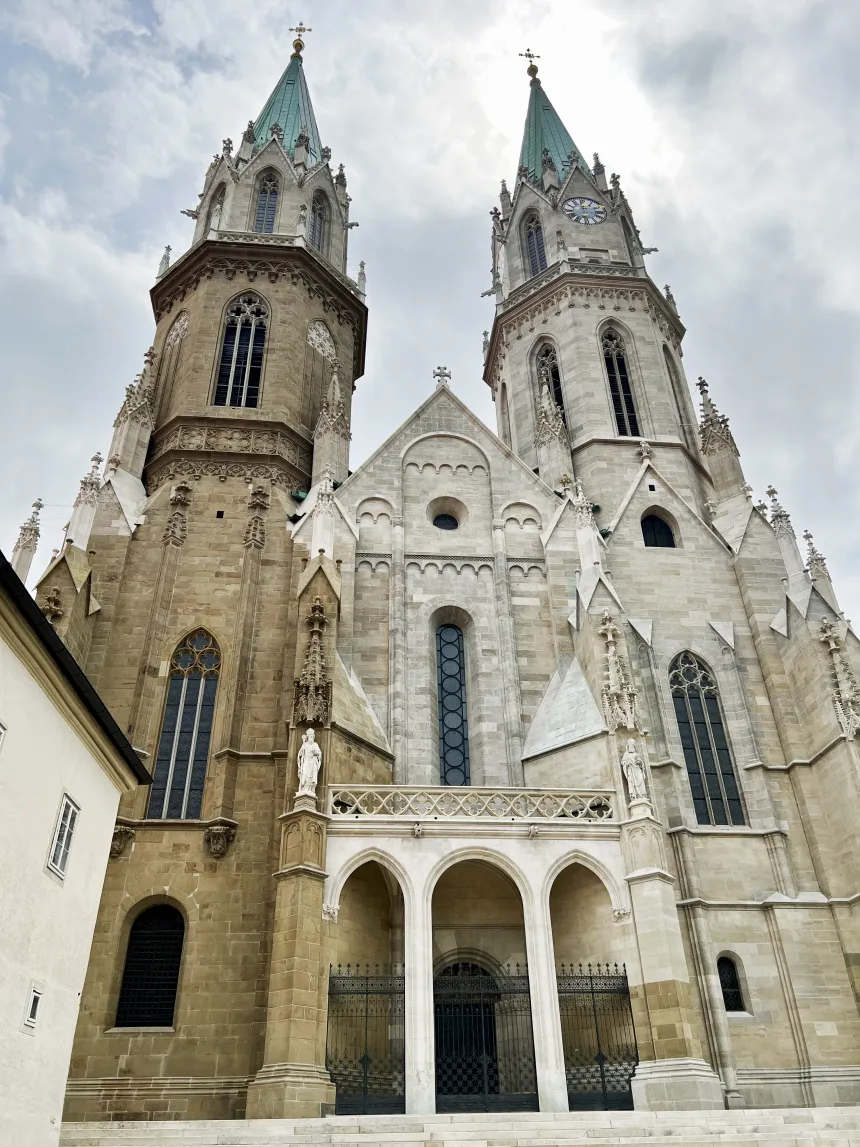 Klosterneuburgs klosterkirke, eksteriør.  