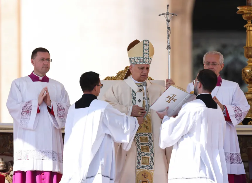 Pave Leo XIV feirer messe på Petersplassen