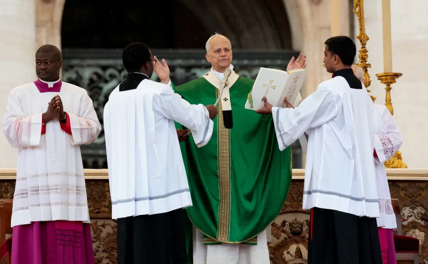Pave Leo XIV feirer messe på Petersplassen
