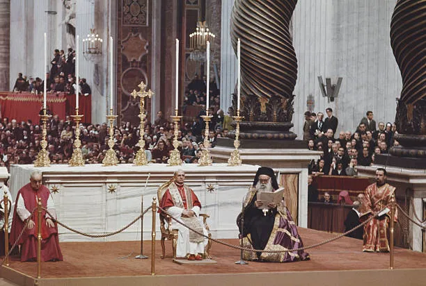 Pave Paul VI og patriark Athenagoras I i Peterskirken