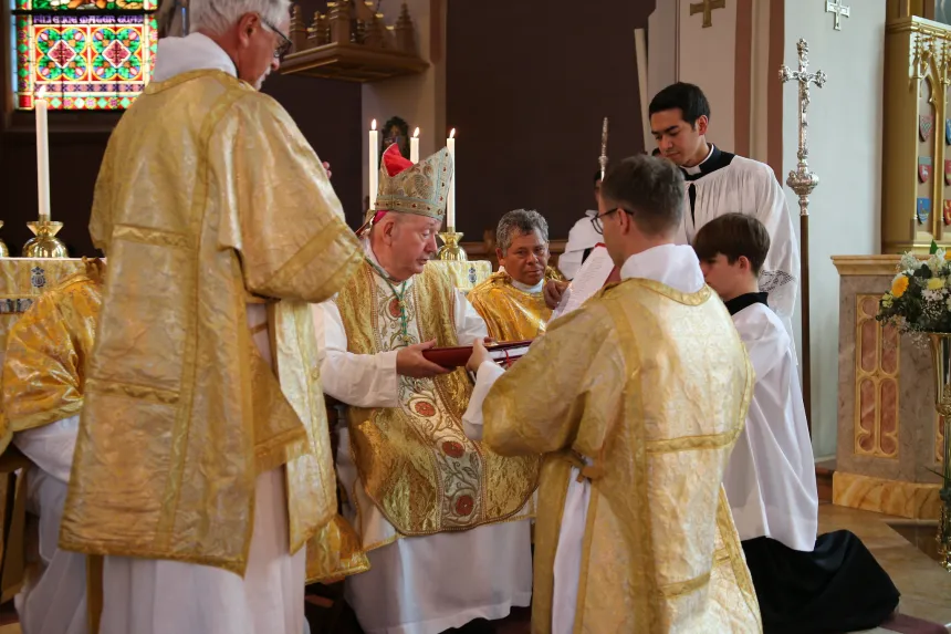 Sigurd Hareide blir diakonviet av biskop Bernt Eidsvig i St. Olav domkirke