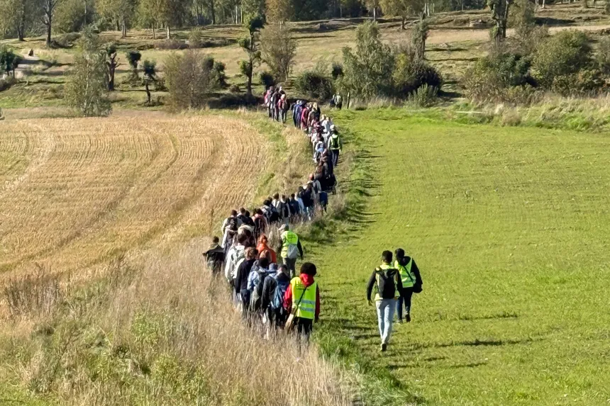 Norske pilegrimer på vandring gjennom Maridalen