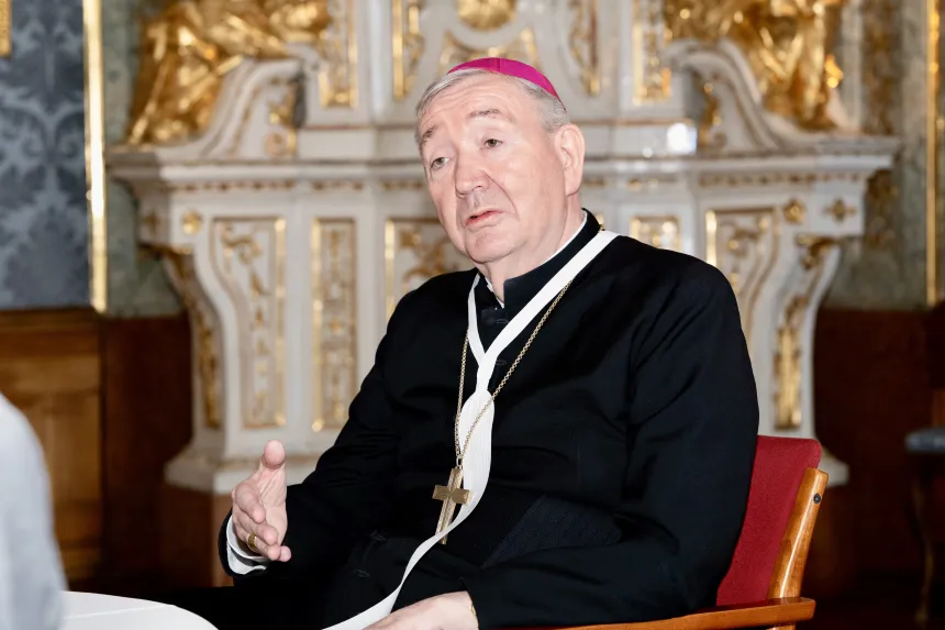 Biskop Bernt Eidsvig fotografert i Keisersleiligheten i Stift Klosterneuburg, Østerrike, 2026.