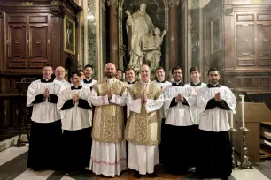 Pater Stephen Wang (foran til høyre) feirer høytidsmessen for Den hellige Filip Neri i Chiesa Nuova i Roma 29. mai 2026.